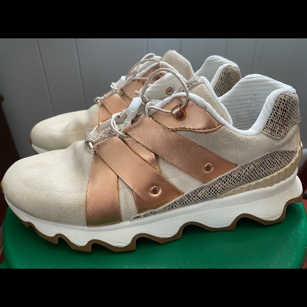 Sorel Kinetic Rose gold sz 8 great used condition.